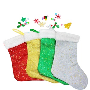 Chaussettes de Noël suspendues pour la décoration de Noël en usine - Product Image 1