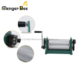 เครื่องทำรังผึ้งแบบแมนนวล รุ่น MengerBee M310E ทำจากอลูมิเนียมอัลลอยด์ พร้อมลูกกลิ้งกดขึ้นรูปแผ่นรังผึ้ง ขนาด 5.4/4.9 มม. - Product Image 3