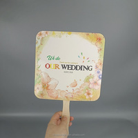 Ventilateurs en papier à poignée en bois à impression personnalisée pour fête de mariage