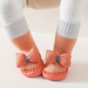 Nouvelles chaussettes-<span class=keywords><strong>chaussures</strong></span> pour bébé dinosaure, semelles souples, confortables, mi-mollet, en coton peigné, motif dessin animé mignon, antidérapantes, unisexe, pour nourrissons - Product Image 4