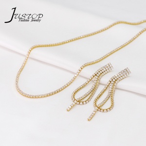 Conjunto de joyería de collar y pendientes de circonita cúbica chapada en oro de mujer vintage personalizada al por mayor para ocasiones de boda y fiesta - Product Image 1