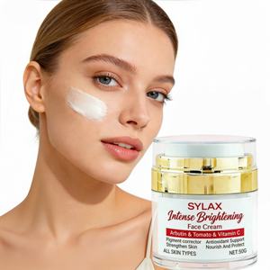 Crème Visage Éclaircissante Bio à la Vitamine C de Notre Marque, Hydratant Éclaircissant à la Busserole et à la <span class=keywords><strong>Tomate</strong></span> pour un Teint Uniforme - Product Image 4