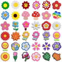 Épingles à chaussures de dessin animé coloré en gros visage heureux accessoires de chaussures en caoutchouc souple bricolage breloques de chaussures de fleur
