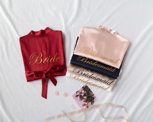 Nuevo <span class=keywords><strong>Bata</strong></span> <span class=keywords><strong>de</strong></span> Satén para <span class=keywords><strong>Novia</strong></span> y Dama <span class=keywords><strong>de</strong></span> Honor con Letras Blancas y Negras, Regalo <span class=keywords><strong>de</strong></span> Boda para Madre o <span class=keywords><strong>Hermana</strong></span> <span class=keywords><strong>de</strong></span> <span class=keywords><strong>la</strong></span> <span class=keywords><strong>Novia</strong></span>, Kimono - Product Image 3