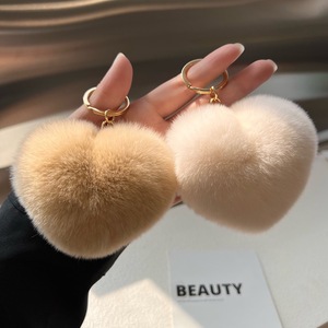 Llavero de piel auténtica de conejo rex con forma de corazón - exquisito <span class=keywords><strong>y</strong></span> esponjoso, para mujer - accesorio premium para llaves de coche - Product Image 1