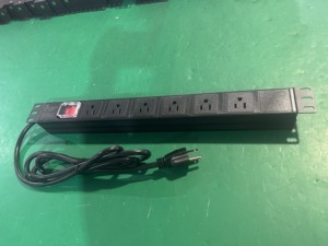 PDU 19 pouces pour montage en rack, 6 prises NEMA 5-15R, 125-250V 15A, protection contre les surtensions 1U avec interrupteur, certifié - Product Image 5