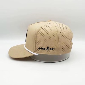 Gorra Snapback Unisex de 5 Paneles con Agujeros Cortados a Láser, Impermeable, 100% Acrílica, con Parche de Goma y Logotipo, para Correr, Golf, Béisbol, Venta al por Mayor - Product Image 6