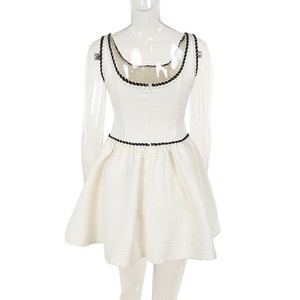 <span class=keywords><strong>Mini</strong></span> robe courte plissée à col en <span class=keywords><strong>U</strong></span> pour femmes chics avec motif solide Taille naturelle Caractéristique écologique - Product Image 5