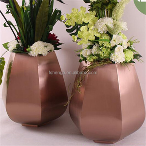 <span class=keywords><strong>Vaso</strong></span> di fiori decorativo <span class=keywords><strong>per</strong></span> la casa di lusso/grande <span class=keywords><strong>vaso</strong></span> <span class=keywords><strong>per</strong></span> <span class=keywords><strong>piante</strong></span> dell'hotel/grande <span class=keywords><strong>vaso</strong></span> di fiori in oro rosa <span class=keywords><strong>per</strong></span> <span class=keywords><strong>balcone</strong></span> - Product Image 4