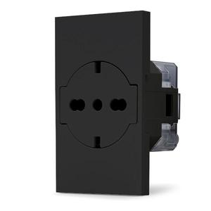 Prise Schuko noire ZEN Line 2P+T 16A à double entrée - Product Image 1