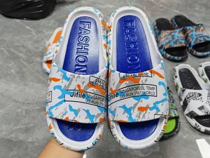 Pantuflas de diseñador ligeras para <span class=keywords><strong>hombre</strong></span>, <span class=keywords><strong>zapatillas</strong></span> antideslizantes personalizables para uso en interiores y exteriores para baño, <span class=keywords><strong>casa</strong></span> barata - Product Image 5