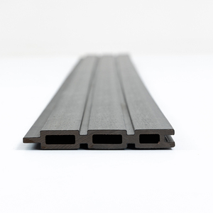 Valla WPC <span class=keywords><strong>de</strong></span> alta calidad al por mayor <span class=keywords><strong>con</strong></span> poste <span class=keywords><strong>de</strong></span> aluminio y <span class=keywords><strong>madera</strong></span> tratada térmicamente <span class=keywords><strong>de</strong></span> riel para patios - Product Image 1