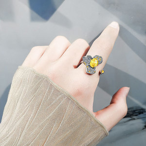 Nuovo Arrivo: Anello di Lusso Leggero con Fascino <span class=keywords><strong>Femminile</strong></span>, Anello con Zircone Rosa, Fiore Tridimensionale, Regalo per Feste - Product Image 3