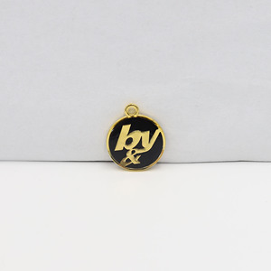 Colgante de etiqueta de Metal de aleación de Zinc personalizado con logotipo de nombre famoso de diseñador grabado encanto <span class=keywords><strong>lavable</strong></span> para pulsera DIY o etiquetas de ropa - Product Image 3