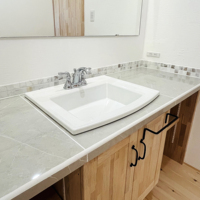 Carreaux de céramique d'intérieur espagnols modernes et durables, inspirés du marbre, résistance aux chocs thermiques, faible absorption d'eau pour les murs