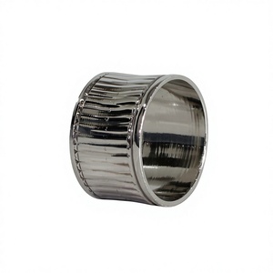 Anillo para Servilletas de Metal Plateado con Diseño Acanalado, Suministros para Restaurantes y Hoteles, Accesorios para Mesa de Comedor, Diseños Personalizables - Product Image 1