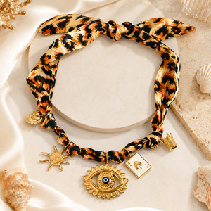 Collar de tela con estampado de leopardo vintage SUMMLY, chapado en oro de 18 quilates, con dijes de ojo turco y corona, joyería de moda para mujer - Product Image 3
