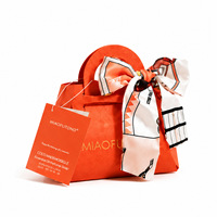 Savon Parfumé Français de Luxe 250g, Coffret Cadeau Sac à Main, Foulard en Soie avec Nœud, Collection 6 Parfums, Hydratant Botanique