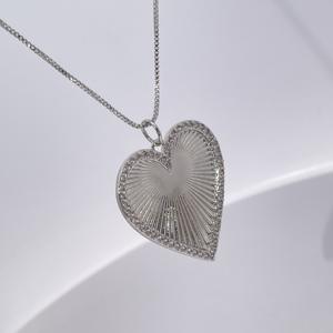 Collier avec pendentif en forme de grand cœur argenté Tianyu Gems pour femmes, charme d'amour texturé radiant, bijoux de mode - Product Image 2