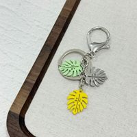 Porte-clés réaliste en forme de feuille de Monstera avec fermoir mousqueton, breloques de sac, accessoires, porte-clés végétaux, thème tropical, pendentifs pour clés de voiture