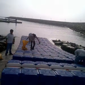 Ponton flottant en PE moulé par rotation, directement de l'usine, pour le stationnement de jet-skis et de bateaux, quai flottant en plastique durable - Product Image 1