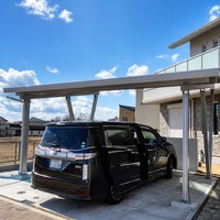 Système de carport solaire modulaire en acier certifié CE, haute résistance, étanche, pour voitures, usage résidentiel et commercial