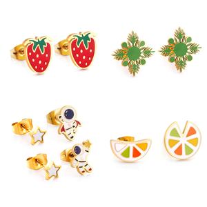 Pendientes de Moda 2022, Chapados en Oro, con Diseño de Frutas, Limón y Astronauta, con Anillo de Acero Inoxidable - Product Image 1