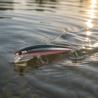 Leurre de pêche artificiel Yibo imprimé, 80 mm, 7 g, flottant, pour surfcasting, type minnow, en plastique dur, avec hameçons – Appât pour eau moyenne pour la pêche au bar en eau salée