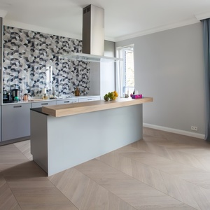<span class=keywords><strong>Parquet</strong></span> en chêne <span class=keywords><strong>massif</strong></span> à chevrons, style industriel et luxueux, pour chambre à coucher, usage domestique, compatible avec le chauffage par le sol. - Product Image 2