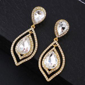 ต่างหูห้อยระย้าดีไซน์คลาสสิกเก๋ไก๋สำหรับผู้หญิง รูปทรงหยดน้ำชุบทอง สร้างสรรค์จากโลหะผสม - Product Image 2