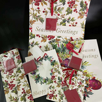 Sacs cadeaux personnalisés avec impression de baies de houx pour les fêtes de fin d'année, pour la vente au détail et les cadeaux d'entreprise