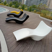 Chaise longue moderne en FRP de qualité commerciale, sans décoloration, sans fissures, pliage, découpe, ergonomique, en forme de S, personnalisable, imperméable, toute l'année