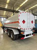 Camion-citerne HOWO 371 6x4, véhicule de transport de carburant lourd, camion de livraison de diesel, d'essence et de pétrole pour l'exportation