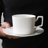 Tasse à café et soucoupe en porcelaine fine blanc pur, capacité 101-200 ml, pour expresso, style minimaliste moderne, créatif, pour le thé de l'après-midi, ensemble de tasses en céramique