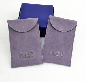 ถุงกำมะหยี่สีเทาแบบกำหนดเองสำหรับใส่เครื่องประดับ พร้อมปักโลโก้ - Product Image 1
