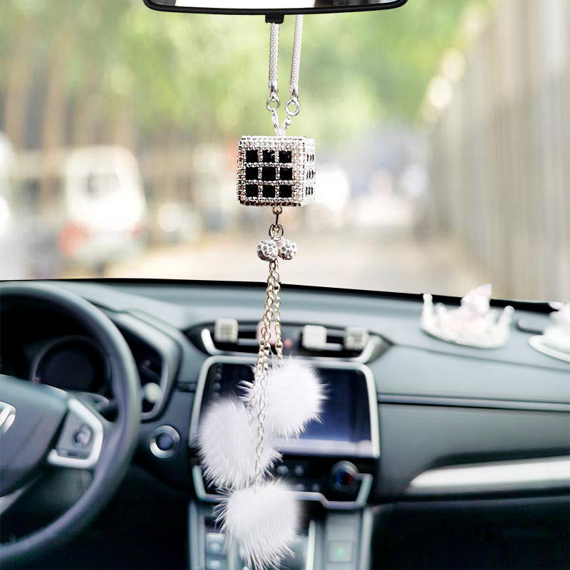 Colgante de espejo retrovisor con cubo de Rubik en blanco y negro