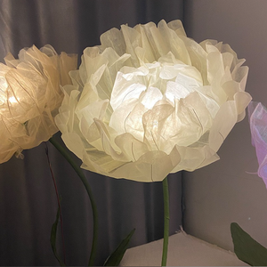 Peonía Floral de apertura y cierre automático hecha a mano de lujo con luz ambiental para decoración de fondo - Product Image 4