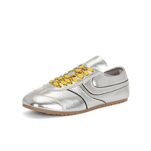 Baskets décontractées plates à lacets en cuir souple pour femmes, style Forrest Gump, collection printemps 2026, inspirées des baskets allemandes vintage - Product Image 4
