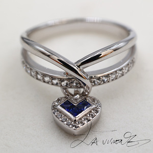 Anillo de Aniversario Vintage para Mujer con Incrustaciones de Cristal y Piedras Preciosas de la Serie Counterattack - Product Image 5