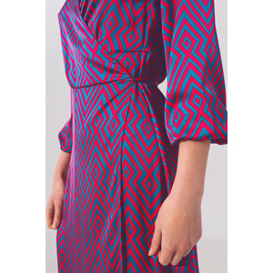 Abito lungo avvolgente a maniche lunghe con stampa geometrica - Product Image 5