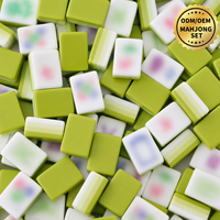 Mahjong en acrylique vert clair sur mesure en gros, jeu de luxe à 4 couches, tuiles de mahjong en acrylique pour divertissement