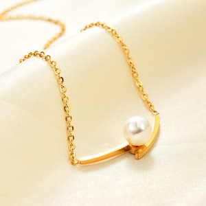 Collar de Moda con Colgante de Perla de Imitación de 6MM, Cadena para Clavícula con Forma de Cruz, Diseño Geométrico en Acero Dorado para Uso Diario - Product Image 3
