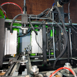 Máquina de soplado de botellas de 20 <span class=keywords><strong>L</strong></span> completamente automática de alto rendimiento, maquinaria de moldeo por soplado elástico de bajo consumo de energía - Product Image 6