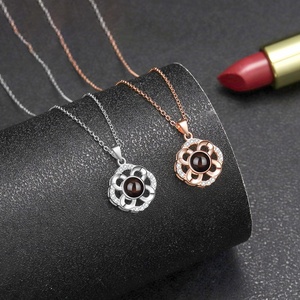 Collar con Trébol de Cuatro Hojas, Collar con Proyección de Fotos Personalizadas, Proveedores de Joyería con Envío Directo de Shopify, Collar de Moda para Mujer - Product Image 6