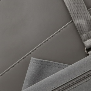 Sac de transport structuré en PU italien pour pickleball avec pochette magnétique pour chaussures, capacité de 2 raquettes, aspect italien, logo personnalisé, vente en gros - Product Image 2