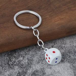 Porte-clés de dés de style <span class=keywords><strong>punk</strong></span> en alliage coloré porte-clés de mousqueton de mode en matériel métallique de conception vintage et dessin animé - Product Image 2