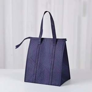 Bolsas Térmicas Personalizadas Portátiles Rojas de Tela No Tejida para Alimentos, Reutilizables, con Aislamiento Térmico, para Mantener la Comida Caliente o Fría - Product Image 2