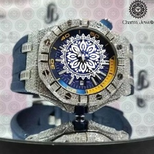 Montre en diamant moissanite de qualité supérieure, bijoux de mode de haute qualité, montre-bracelet pour hommes et femmes, disponible à la vente - Product Image 4