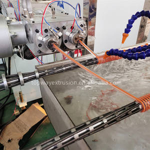 <span class=keywords><strong>PVC</strong></span>吸引サンドホーススパイラルパイプ生産ライン<span class=keywords><strong>PVC</strong></span>真空ポンプ吸引パイプ製造機 - Product Image 3