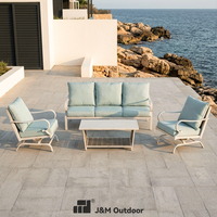 Ensemble de canapés d'extérieur J&M, meubles de patio en aluminium, canapé de jardin avec coussins verts, structure en métal, ensemble de canapés pour terrasse au bord de la piscine